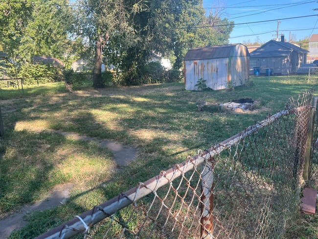 Building Photo - 2254 Lee Ave