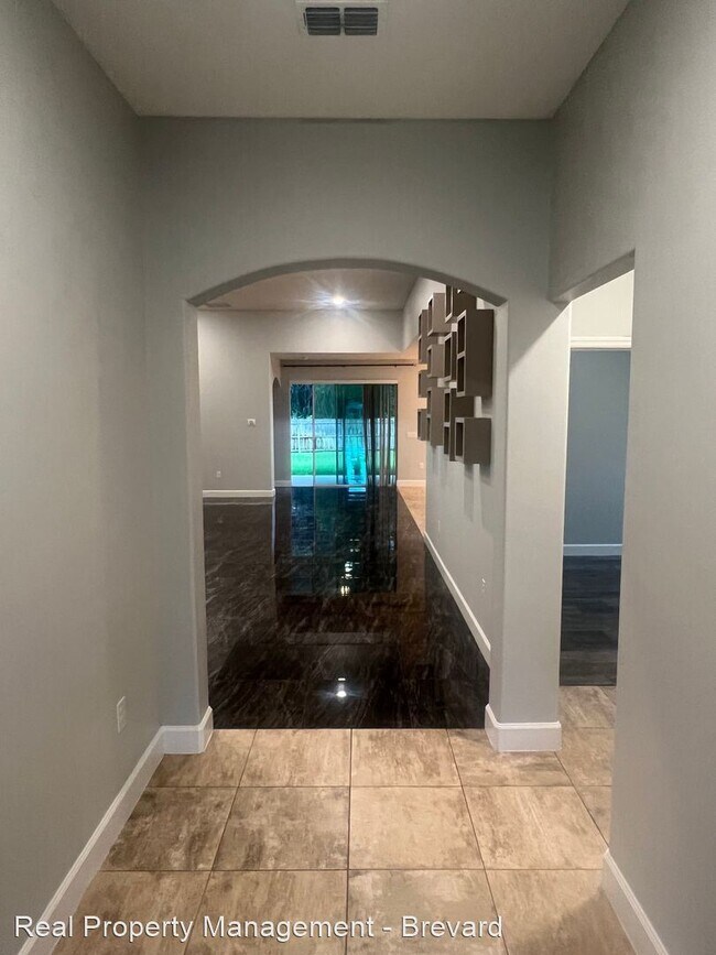 Building Photo - 5 br, 3 bath House - 828 Walden Boulevard SE