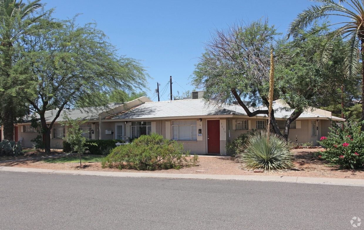 Primary Photo - 3636 E Verde Ln