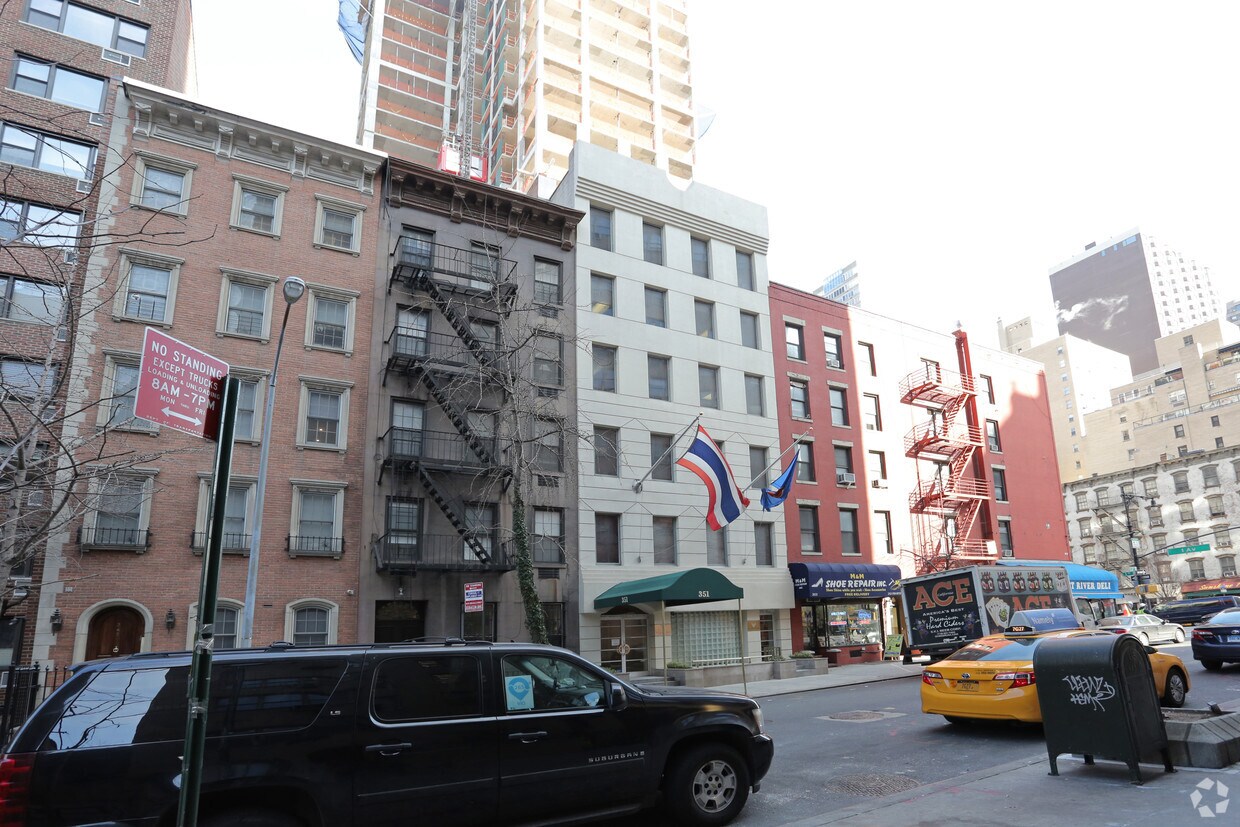 Primary Photo - 351 E 52nd St