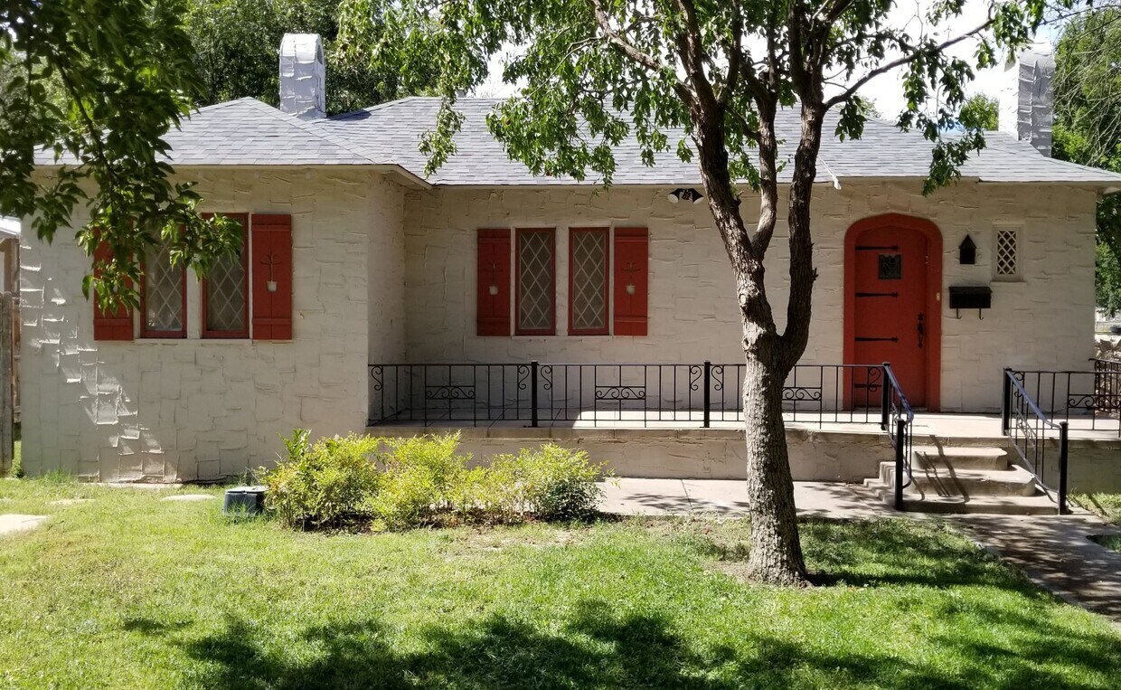 Primary Photo - 414 N Michigan Ave