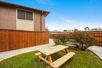 Building Photo - 1801 S Fielder Rd