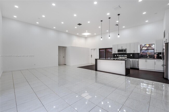 Building Photo - 601 Leslie Dr
