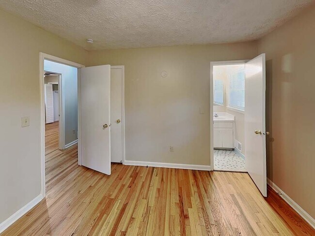 Foto del edificio - 5676 Crestwood Dr SW