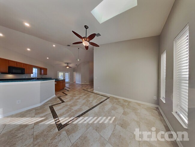 Building Photo - 229 Lookout Dr