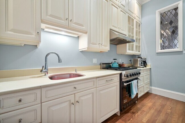 Building Photo - 30 Marlborough St
