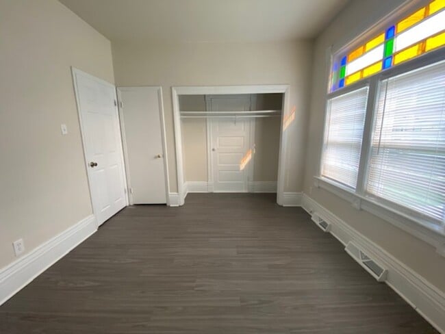 Building Photo - 1323 Doty St