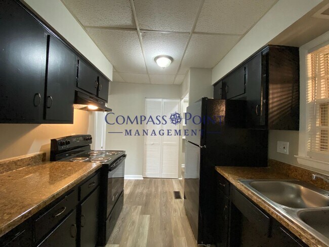 Foto del edificio - This newly renovated home is perfect for a new family.