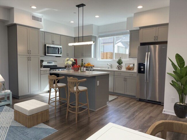 Foto del edificio - State of the Art, 2 bed 2.5 bath Luxury Condo in Ventura!
