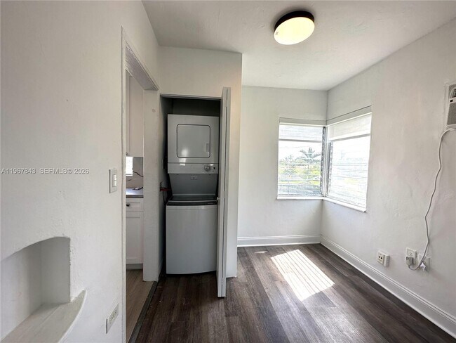 Foto del edificio - 1910 Biarritz Dr