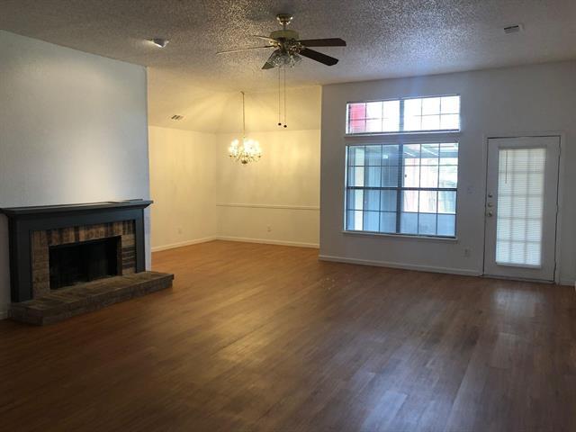 Building Photo - 2021 Meadowbrook Dr