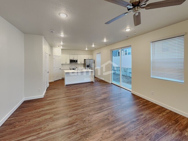 Foto del edificio - 8944 Royal Ln