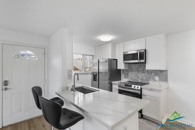 Building Photo - 94-510-510 Lumiaina St