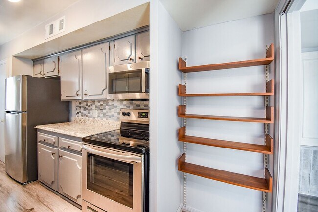 Building Photo - 5202 Arboles Dr