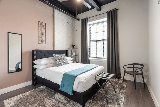 Foto del edificio - 212 W Roberts Ave