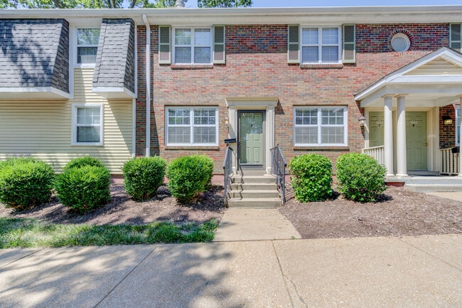 Building Photo - 1547 E Swan Cir