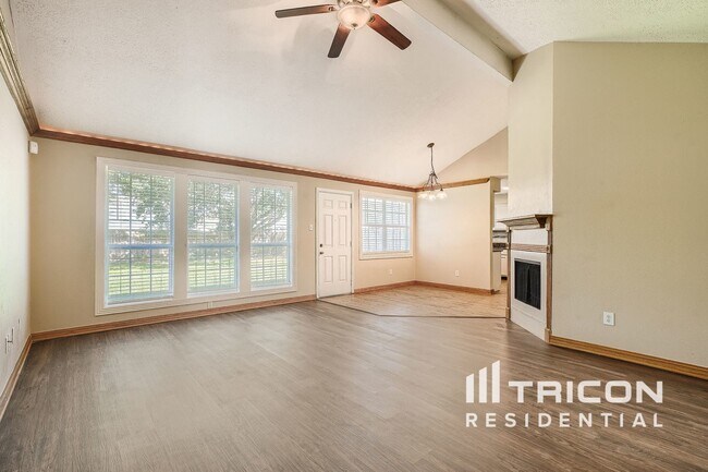 Foto del edificio - 2824 Sugar Wood Dr