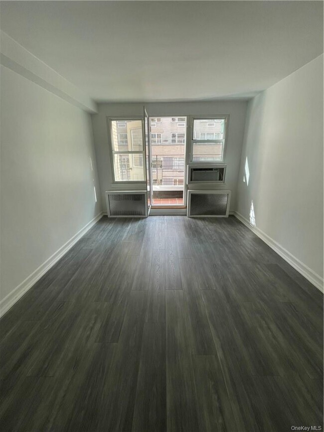 Building Photo - 141 E 55th St