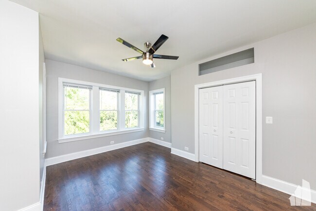 Foto del edificio - 623 E Groveland Park