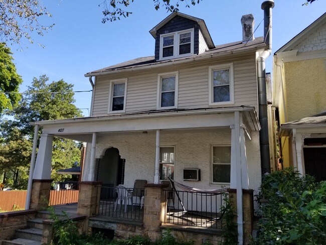 Vista de la casa - 4127 River Rd NW