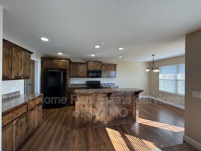 Foto del edificio - 5562 Sugarpine Dr W