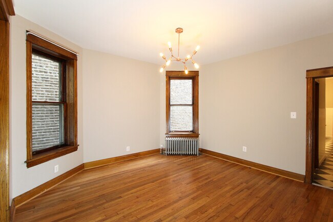 Foto del edificio - 2036 N Sawyer Ave