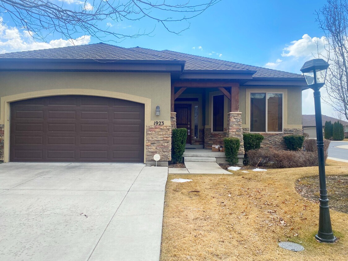 Foto principal - 1923 W Golden Pond Way