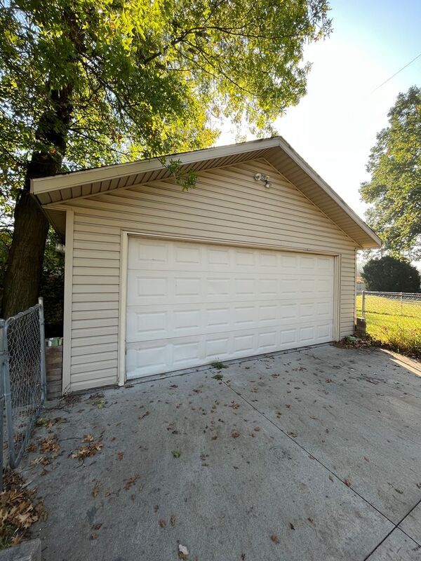 Building Photo - 2988 Stolzenfeld Ave