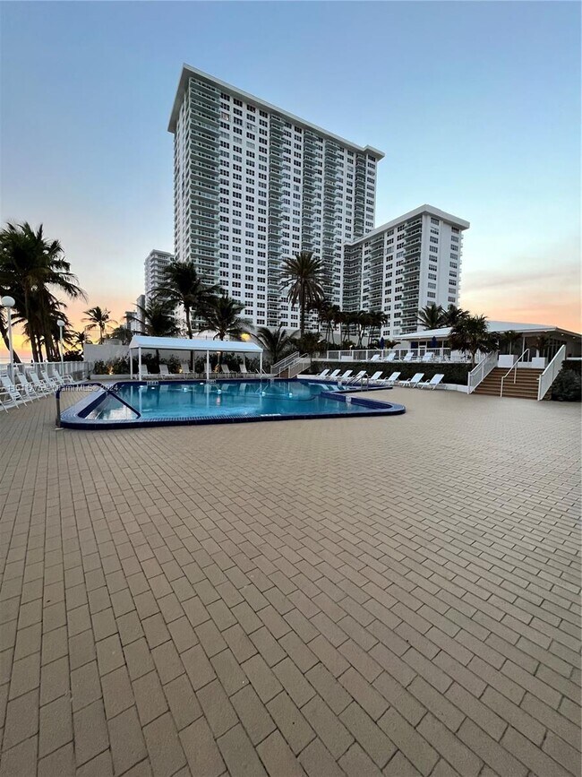 Foto del edificio - 4010 Galt Ocean Dr
