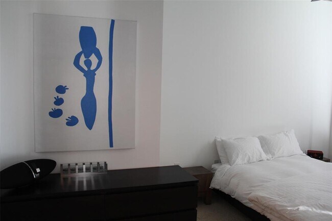 Building Photo - 5925 Almeda Rd