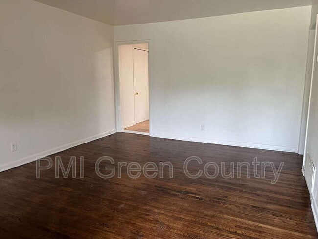 Building Photo - 1547 E 51st St N