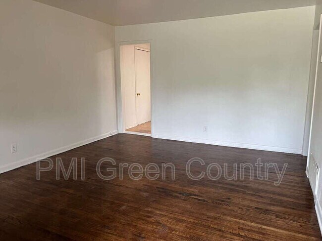 Foto del edificio - 1547 E 51st St N