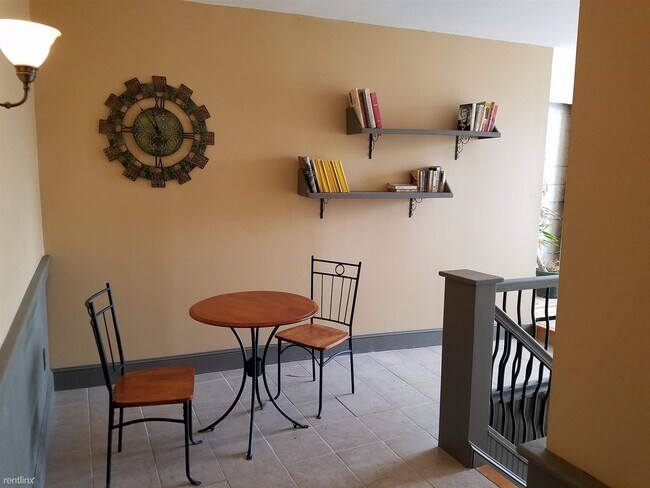 Building Photo - 1 br, 1 bath  - The Elb B