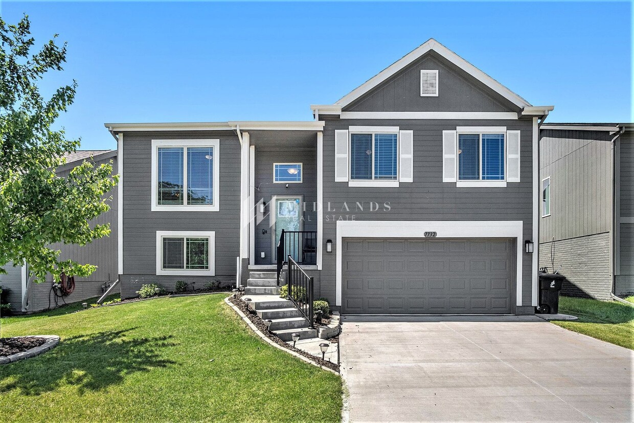 Primary Photo - Turnbridge Split Entry Home!