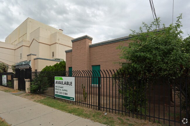 Building Photo - 321 S Stone Ave