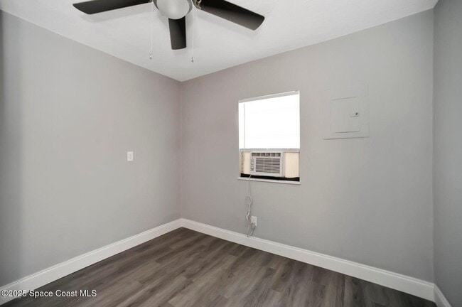 Building Photo - 1420 Avocado Ave