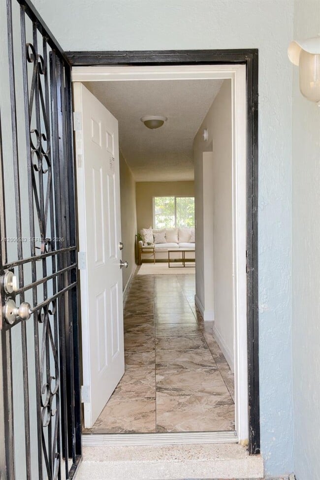 Foto del edificio - 3896 NW 207th St