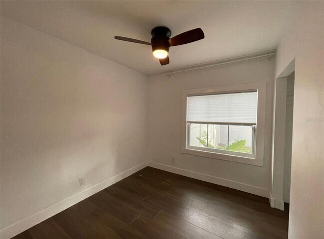 Foto del edificio - 2440 Quincy St S