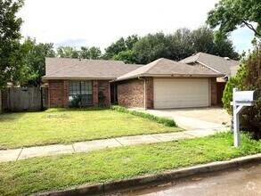 Building Photo - 2404 Sutton Dr