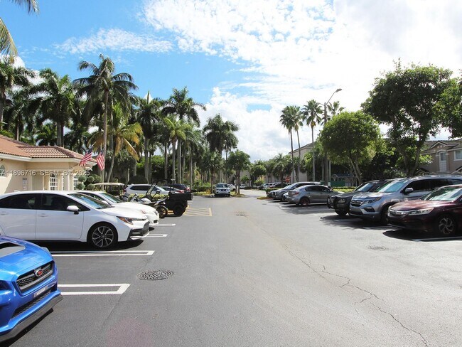 Foto del edificio - 5755 NW 115th Ct