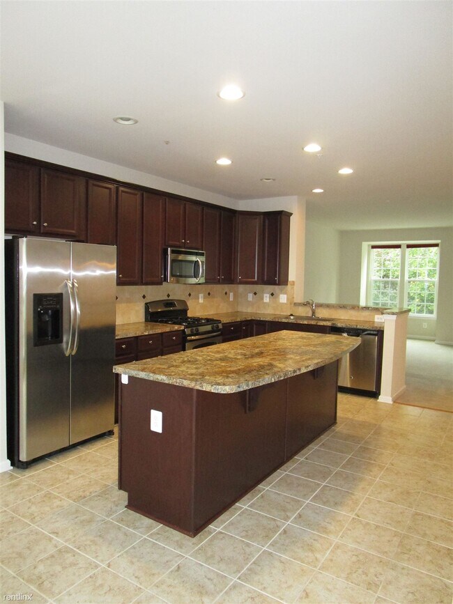 Building Photo - 4 br, 3.5 bath Townhome - 791 Grape Vine Loop