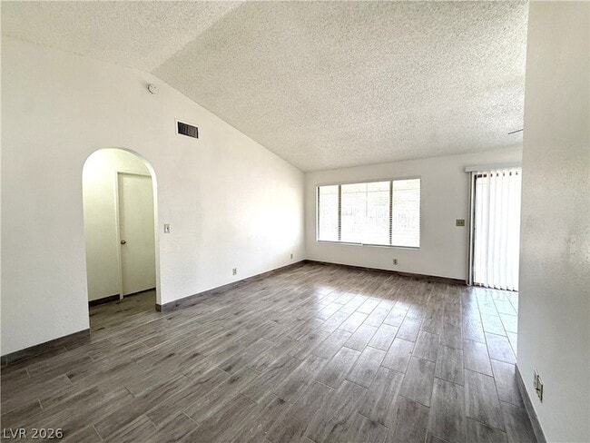 Foto del edificio - 5625 Ballinger Dr