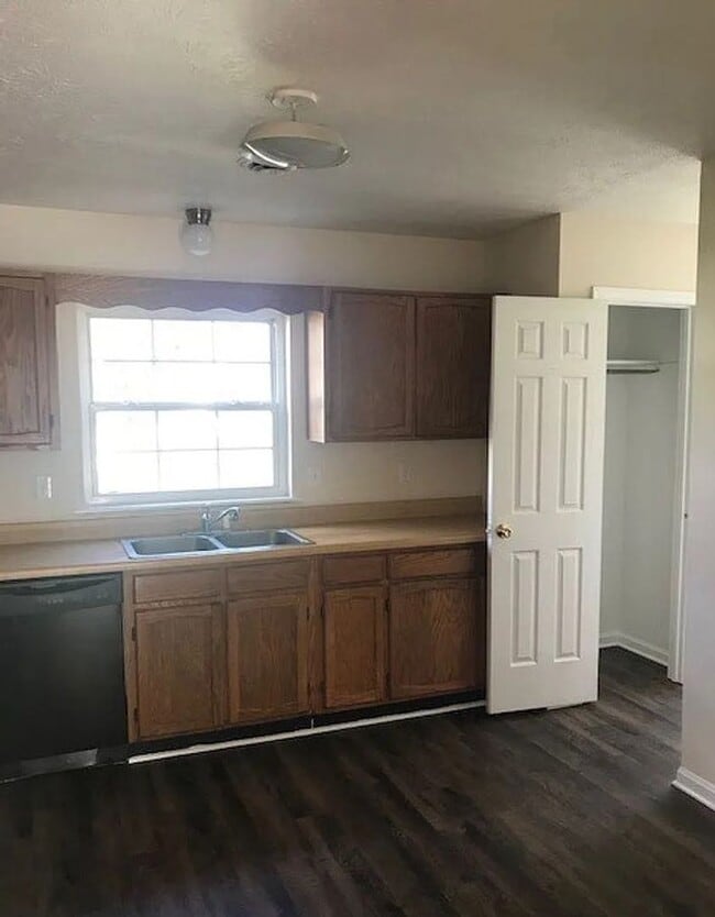 Building Photo - 115 Cardinal Acres Dr