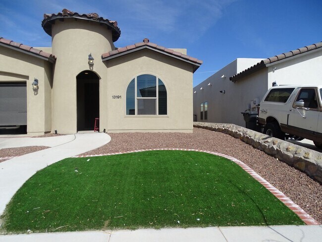 Foto del edificio - ELEGANT ENERGY EFFICIENT EASTSIDE HOME FOR RENT