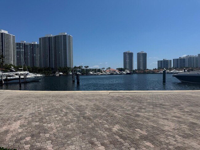 Foto del edificio - 21208 Harbor Way