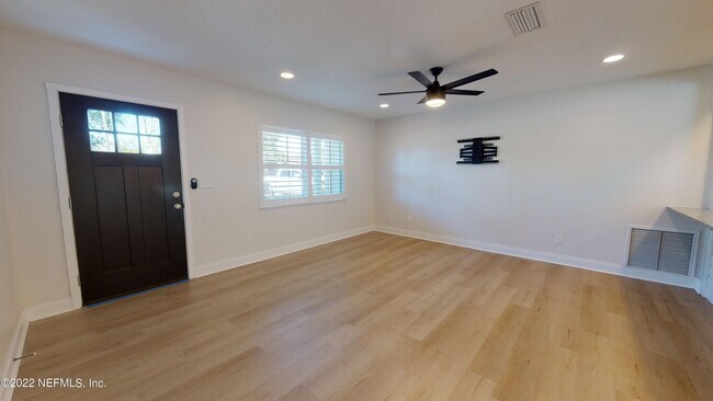 Building Photo - 311 Lobelia Rd