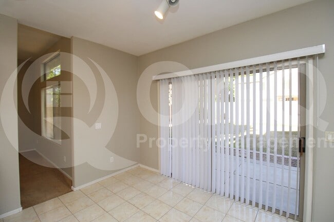 Building Photo - 490 W Ebony Way