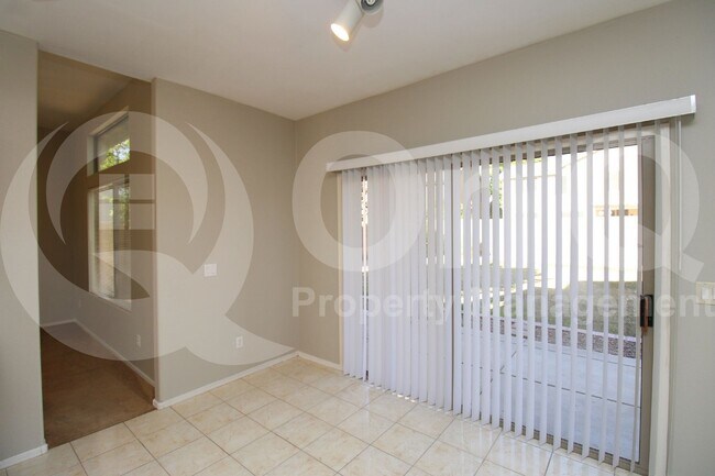 Foto del edificio - 490 W Ebony Way