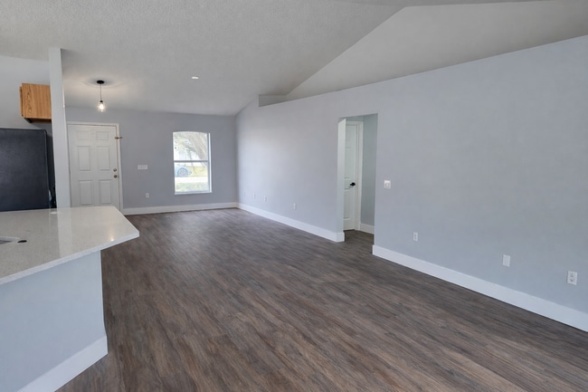 Building Photo - 1451 Swan Ct