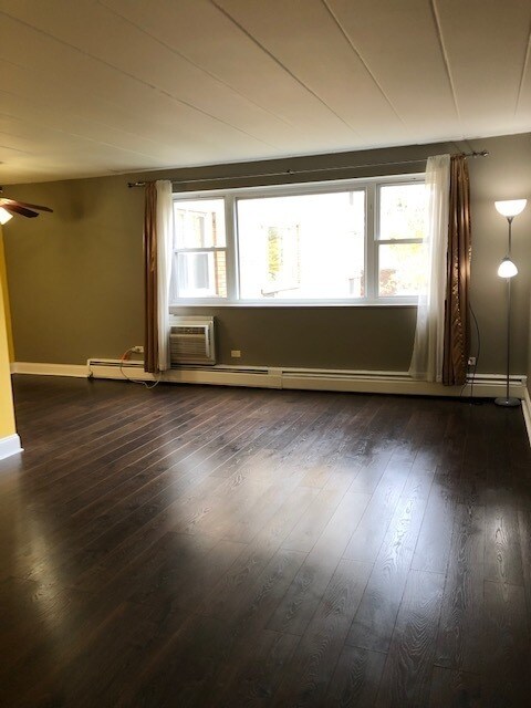 Building Photo - 6160 N Damen Ave